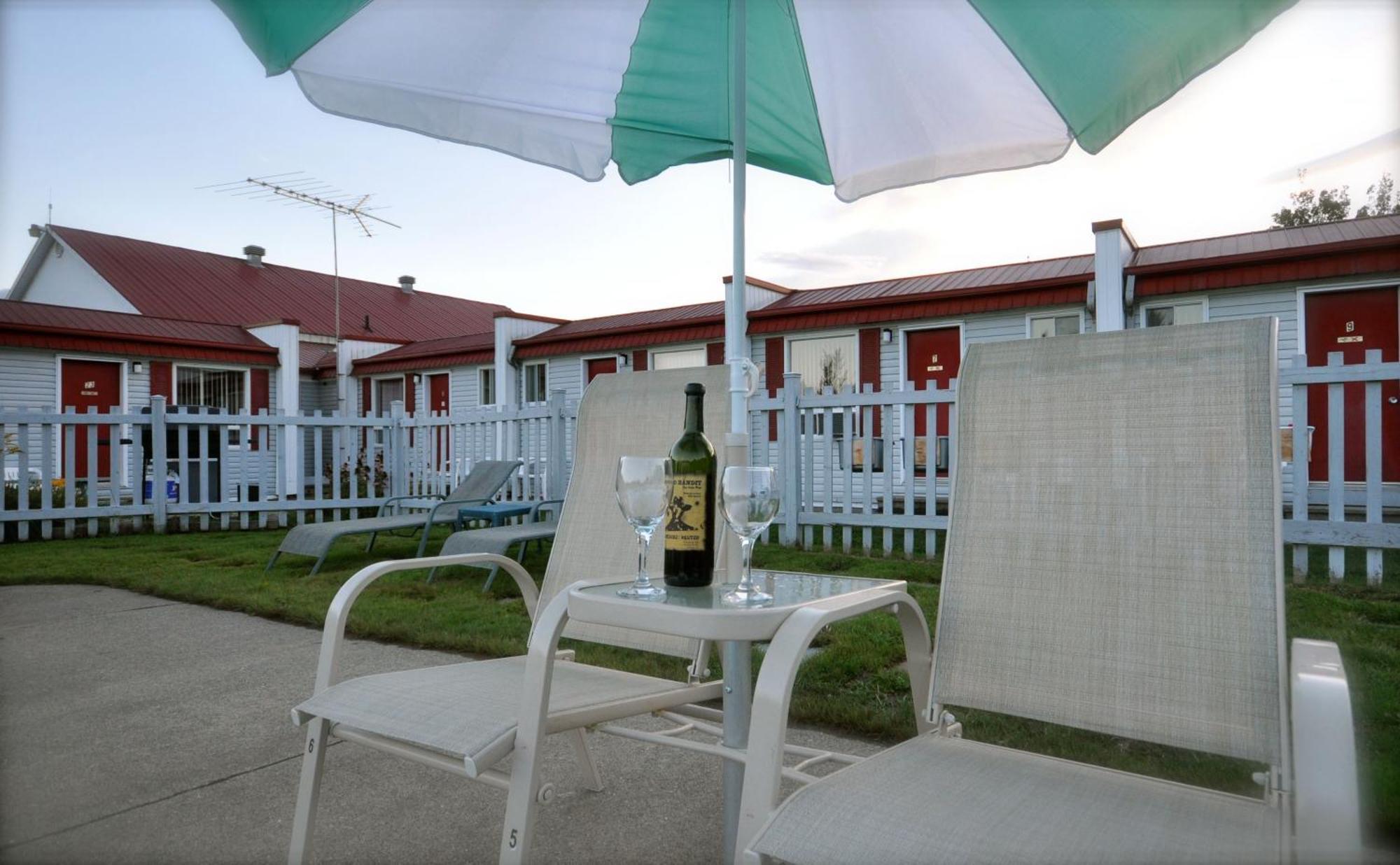Motel De La Pente Douce Magog ภายนอก รูปภาพ