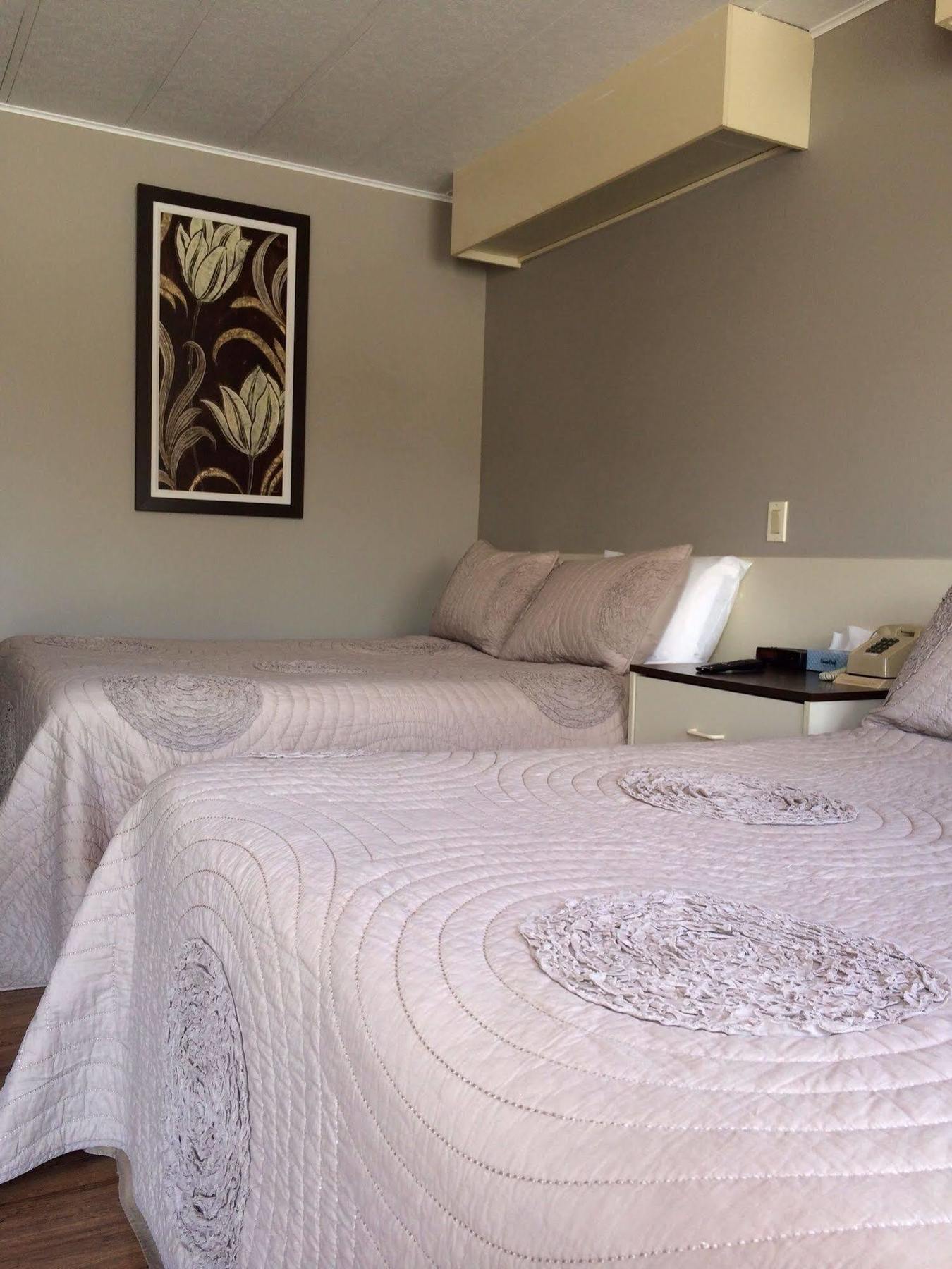 Motel De La Pente Douce Magog ภายนอก รูปภาพ